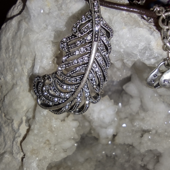 Vintage fossil feather marcasite on leather - Picture 4 of 4